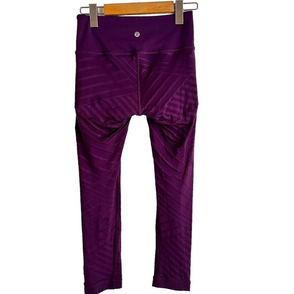 Lululemon Hot Like Agni Crop (23")Darkest Magenta - Picture 3 of 9